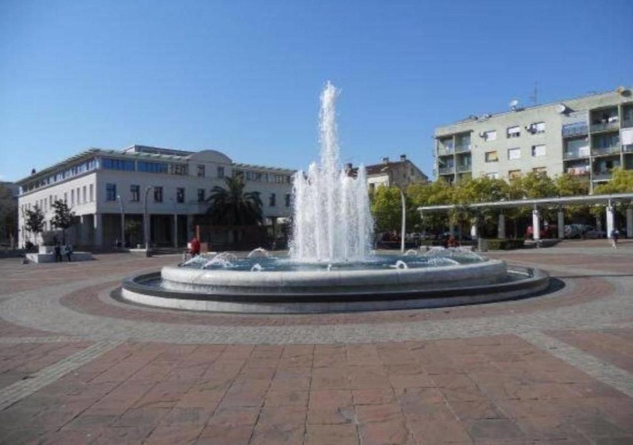 بودغوريتْسا Center Lux Apartment المظهر الخارجي الصورة