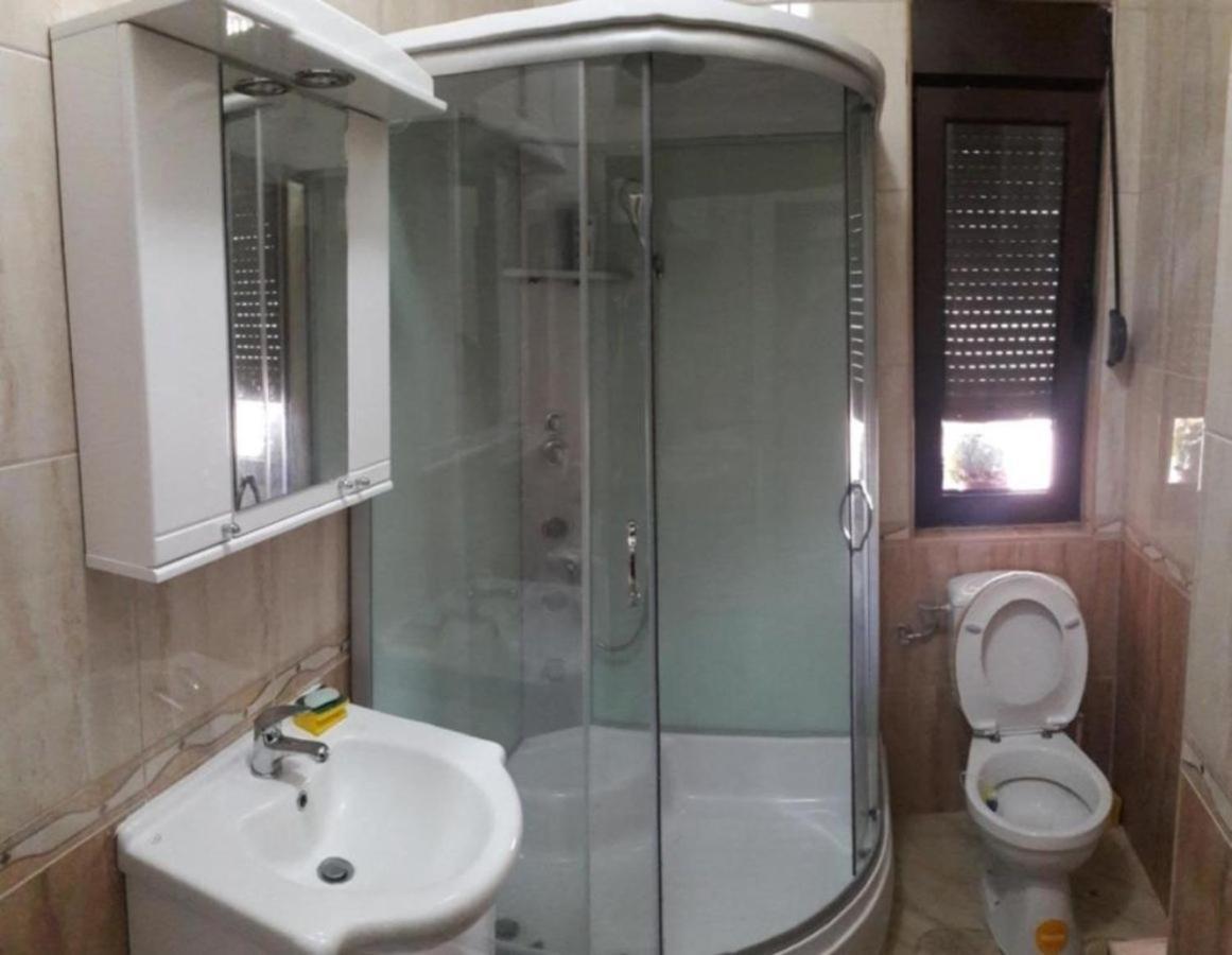 بودغوريتْسا Center Lux Apartment المظهر الخارجي الصورة